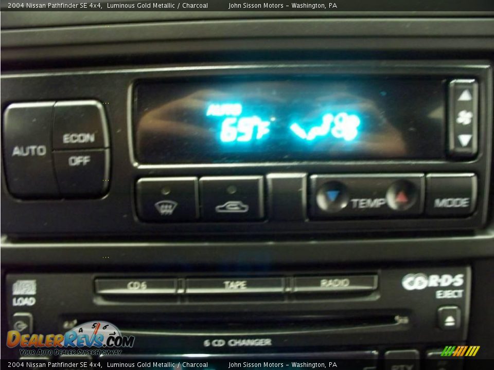 2004 Nissan Pathfinder SE 4x4 Luminous Gold Metallic / Charcoal Photo #36