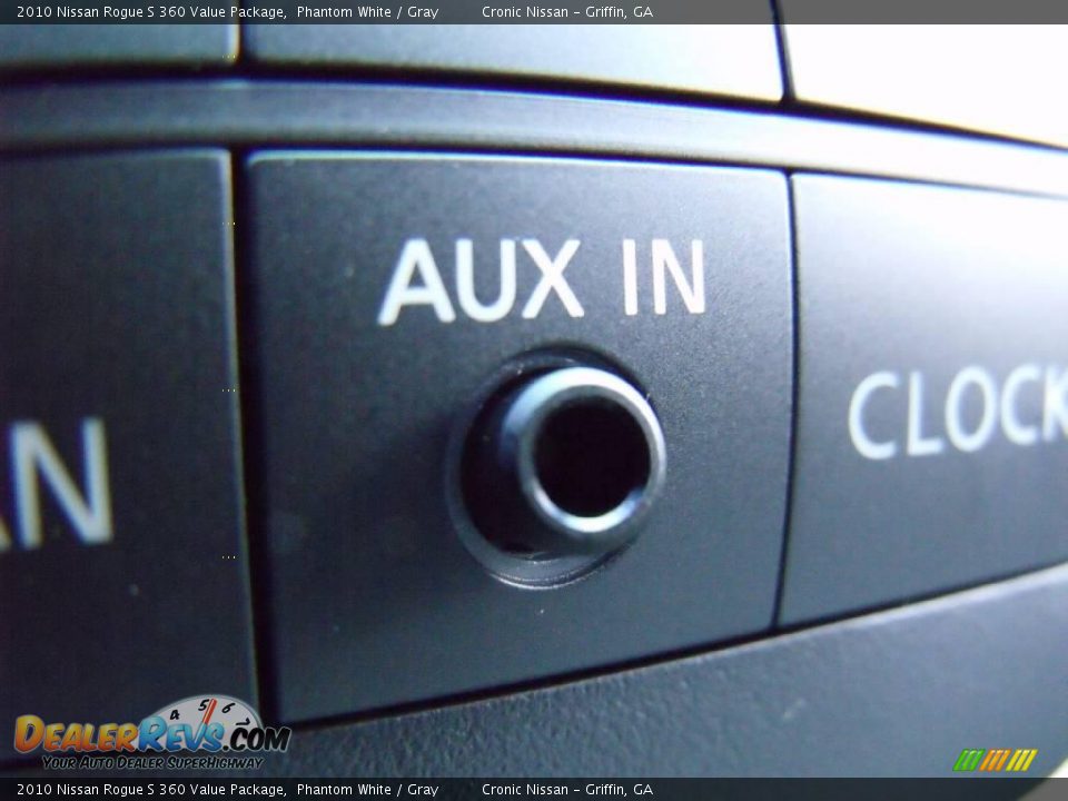 2010 Nissan Rogue S 360 Value Package Phantom White / Gray Photo #16