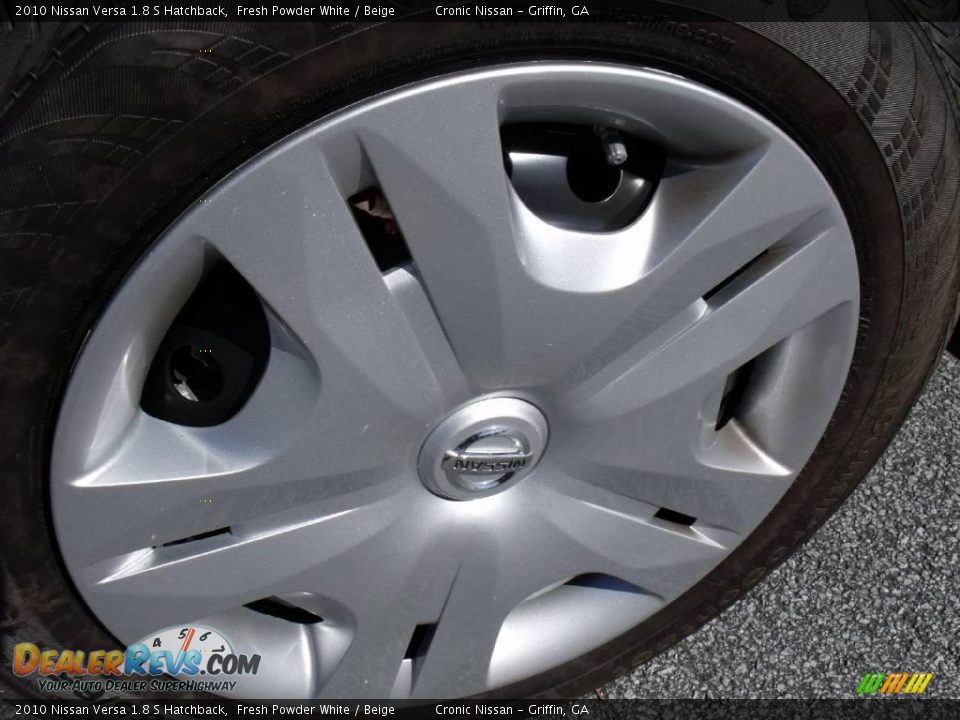 2010 Nissan Versa 1.8 S Hatchback Fresh Powder White / Beige Photo #9