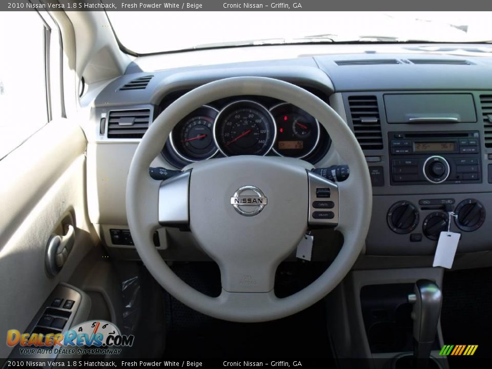 2010 Nissan Versa 1.8 S Hatchback Fresh Powder White / Beige Photo #15