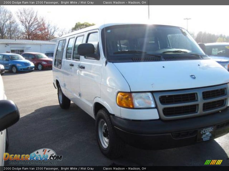2000 Dodge Ram Van 1500 Passenger Bright White / Mist Gray Photo #3