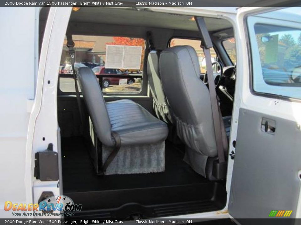 2000 Dodge Ram Van 1500 Passenger Bright White / Mist Gray Photo #17