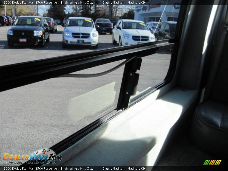 2000 Dodge Ram Van 1500 Passenger Bright White / Mist Gray Photo #19