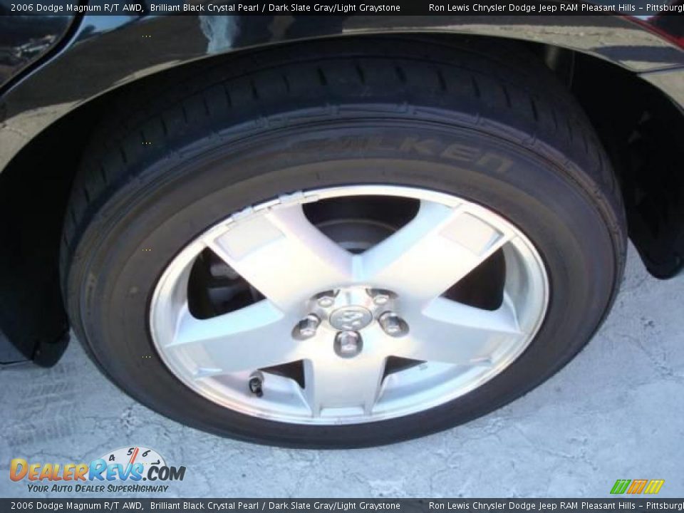 2006 Dodge Magnum R/T AWD Brilliant Black Crystal Pearl / Dark Slate Gray/Light Graystone Photo #10