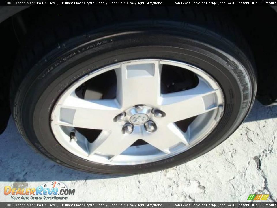 2006 Dodge Magnum R/T AWD Brilliant Black Crystal Pearl / Dark Slate Gray/Light Graystone Photo #11