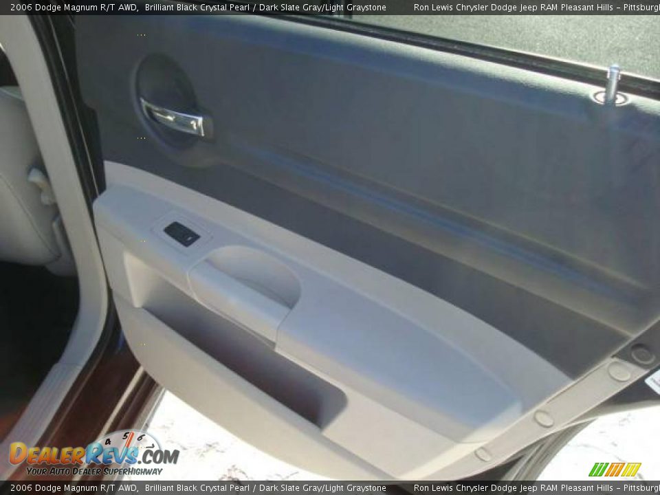 2006 Dodge Magnum R/T AWD Brilliant Black Crystal Pearl / Dark Slate Gray/Light Graystone Photo #17