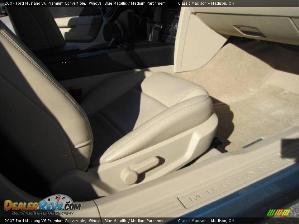 2007 Ford Mustang V6 Premium Convertible Windveil Blue Metallic / Medium Parchment Photo #18