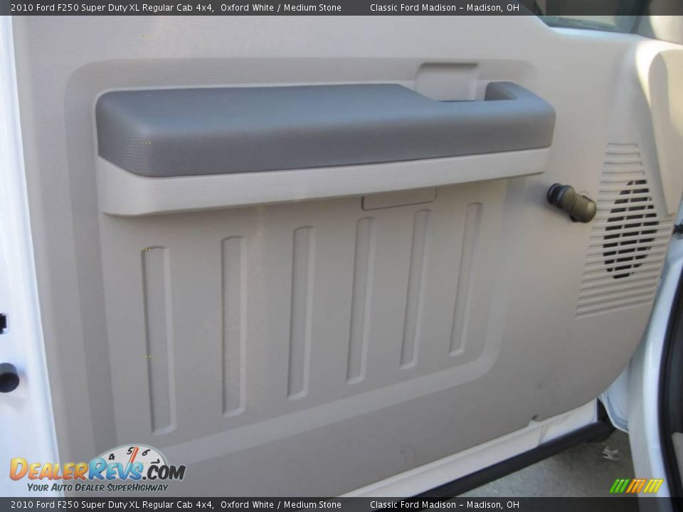 2010 Ford F250 Super Duty XL Regular Cab 4x4 Oxford White / Medium Stone Photo #6