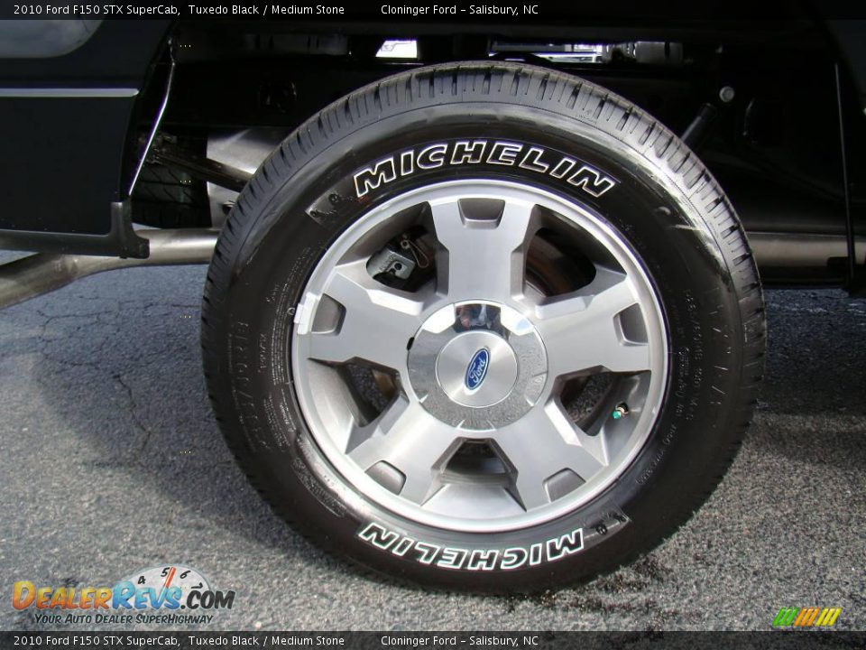 2010 Ford F150 STX SuperCab Tuxedo Black / Medium Stone Photo #16