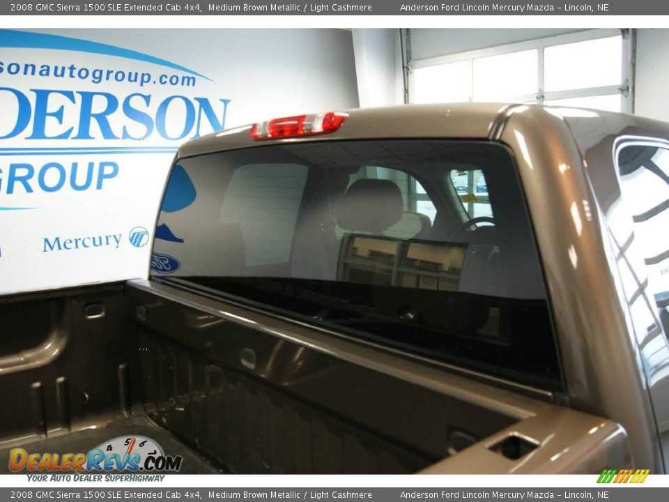 2008 GMC Sierra 1500 SLE Extended Cab 4x4 Medium Brown Metallic / Light Cashmere Photo #17