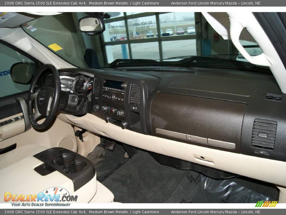 2008 GMC Sierra 1500 SLE Extended Cab 4x4 Medium Brown Metallic / Light Cashmere Photo #32
