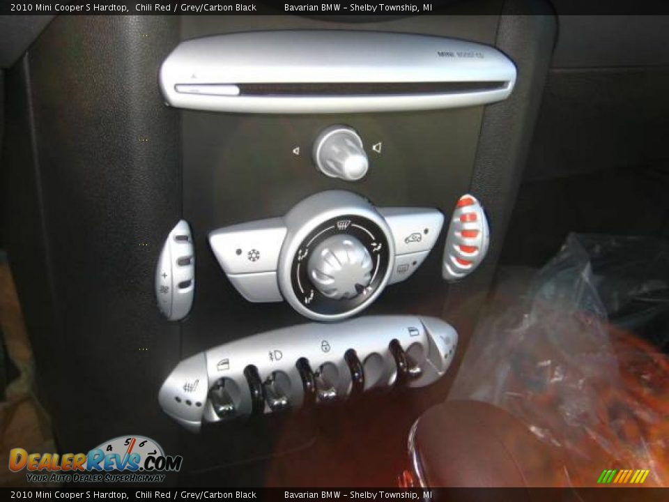 2010 Mini Cooper S Hardtop Chili Red / Grey/Carbon Black Photo #15
