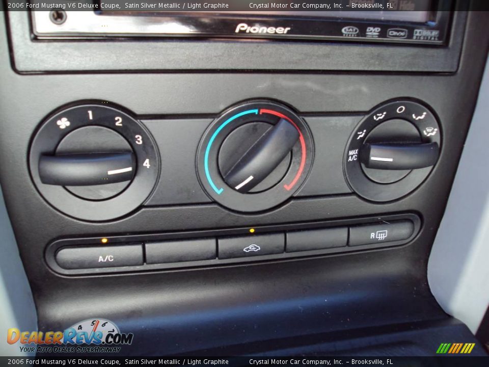2006 Ford Mustang V6 Deluxe Coupe Satin Silver Metallic / Light Graphite Photo #19