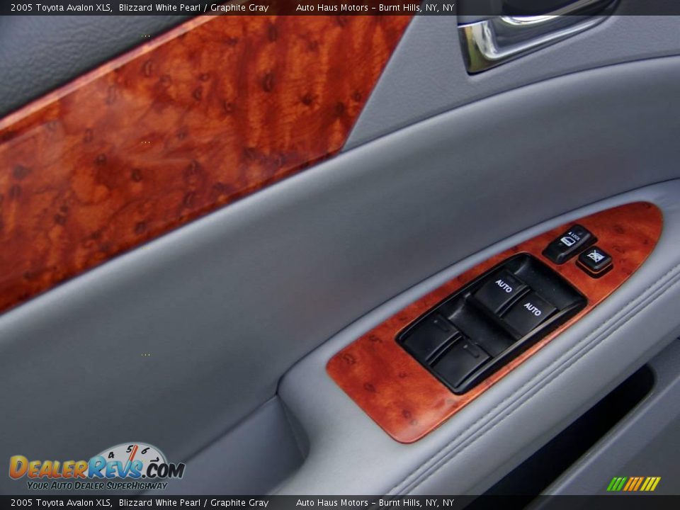 2005 Toyota Avalon XLS Blizzard White Pearl / Graphite Gray Photo #4
