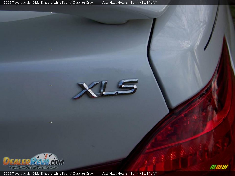 2005 Toyota Avalon XLS Blizzard White Pearl / Graphite Gray Photo #6