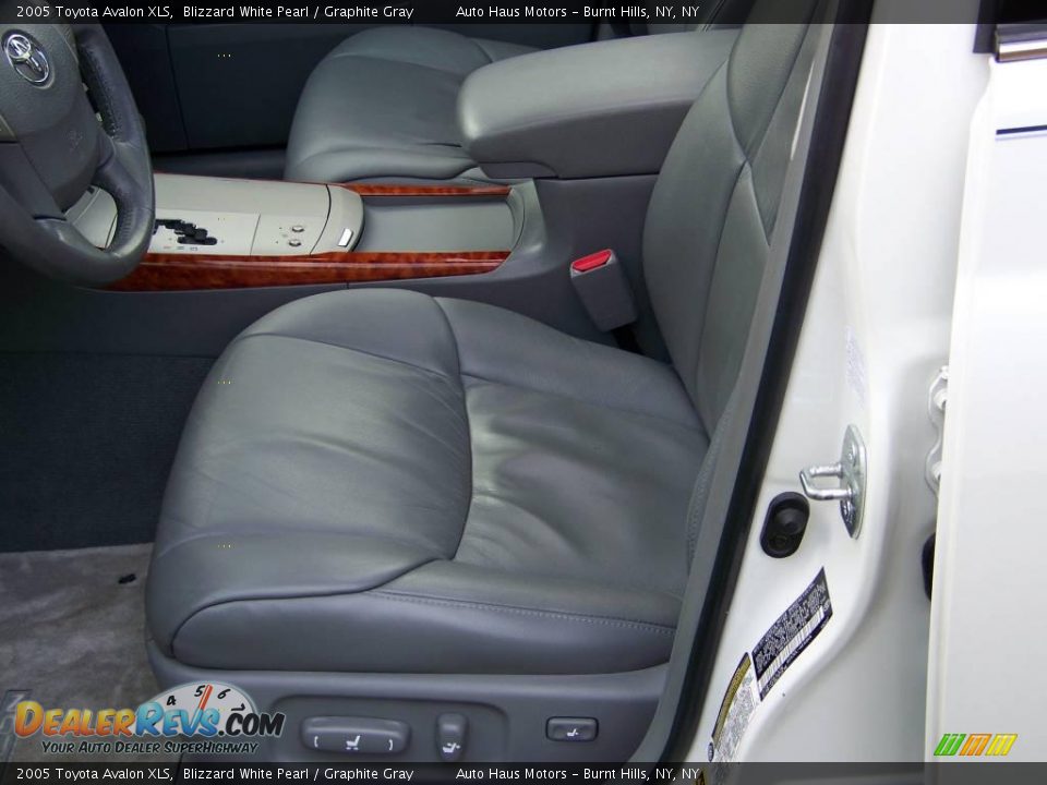 2005 Toyota Avalon XLS Blizzard White Pearl / Graphite Gray Photo #7