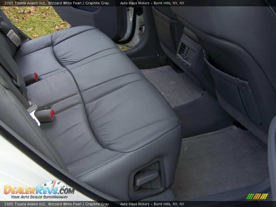 2005 Toyota Avalon XLS Blizzard White Pearl / Graphite Gray Photo #8
