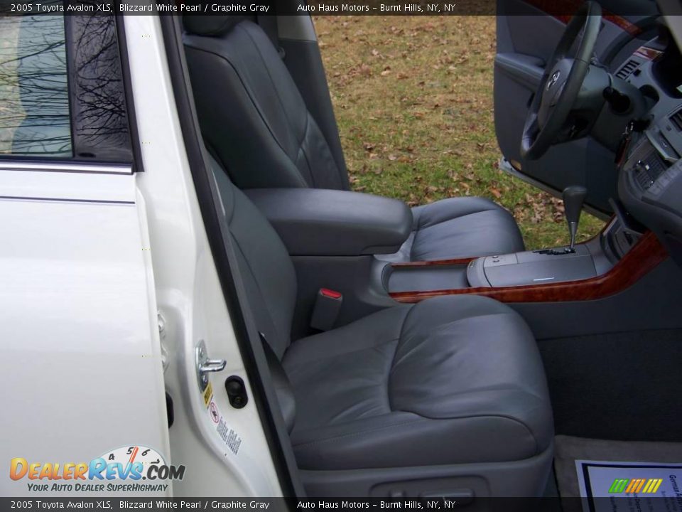 2005 Toyota Avalon XLS Blizzard White Pearl / Graphite Gray Photo #10