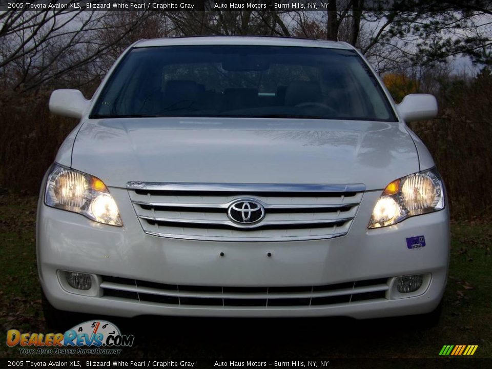 2005 Toyota Avalon XLS Blizzard White Pearl / Graphite Gray Photo #13
