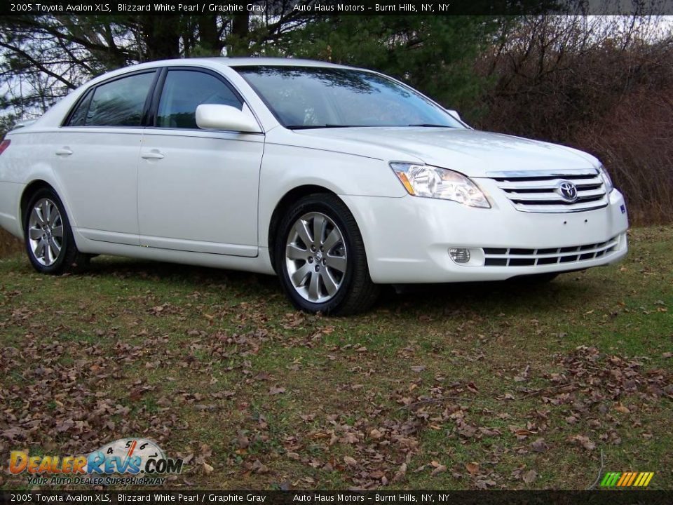 2005 Toyota Avalon XLS Blizzard White Pearl / Graphite Gray Photo #14