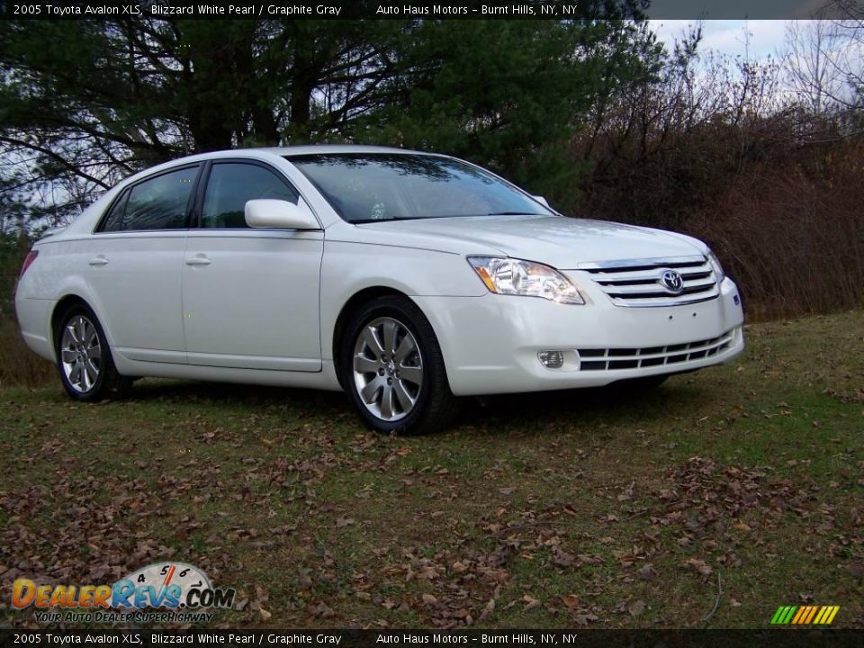 2005 Toyota Avalon XLS Blizzard White Pearl / Graphite Gray Photo #15