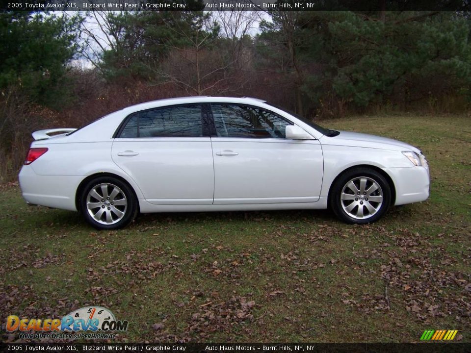2005 Toyota Avalon XLS Blizzard White Pearl / Graphite Gray Photo #16