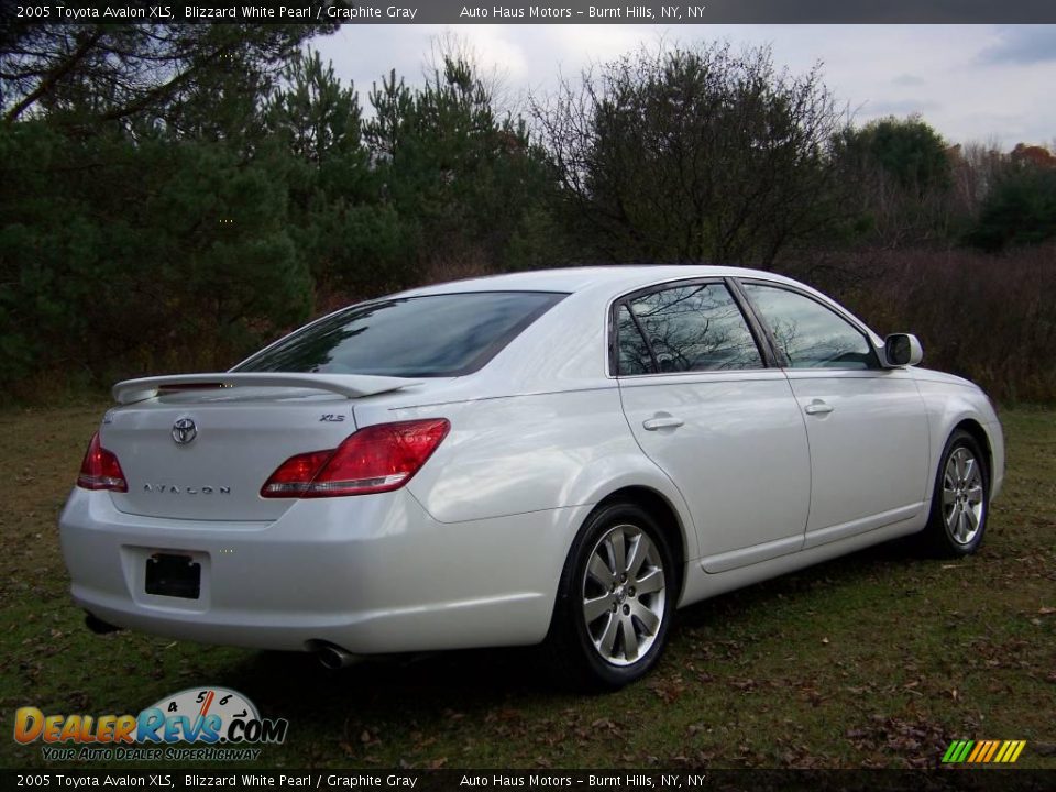 2005 Toyota Avalon XLS Blizzard White Pearl / Graphite Gray Photo #17