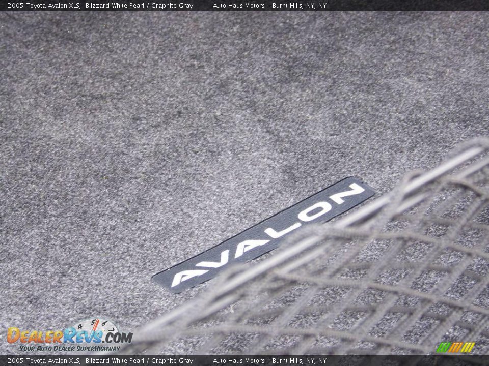 2005 Toyota Avalon XLS Blizzard White Pearl / Graphite Gray Photo #19