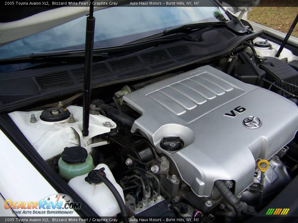 2005 Toyota Avalon XLS Blizzard White Pearl / Graphite Gray Photo #21