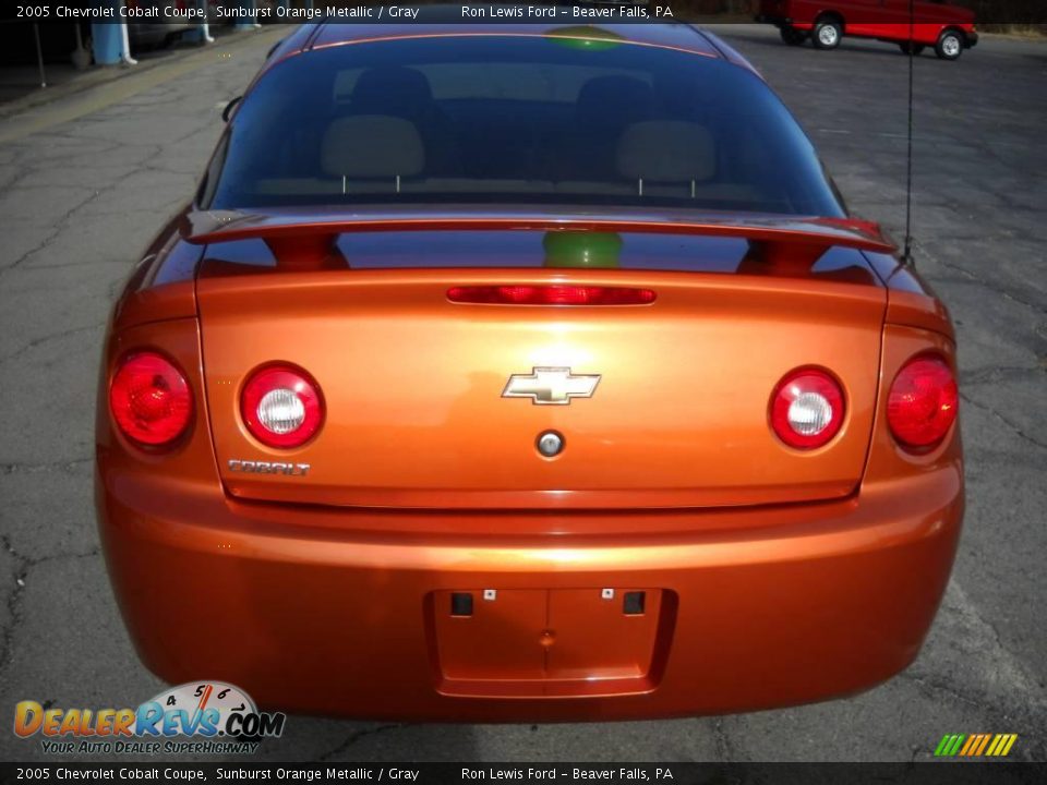 2005 Chevrolet Cobalt Coupe Sunburst Orange Metallic / Gray Photo #3