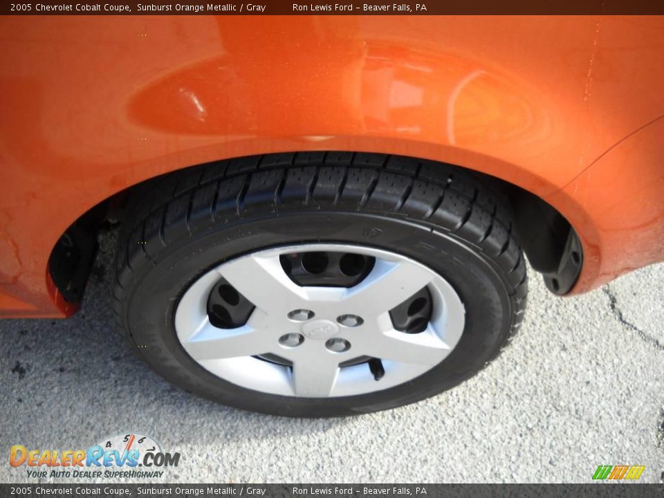 2005 Chevrolet Cobalt Coupe Sunburst Orange Metallic / Gray Photo #13