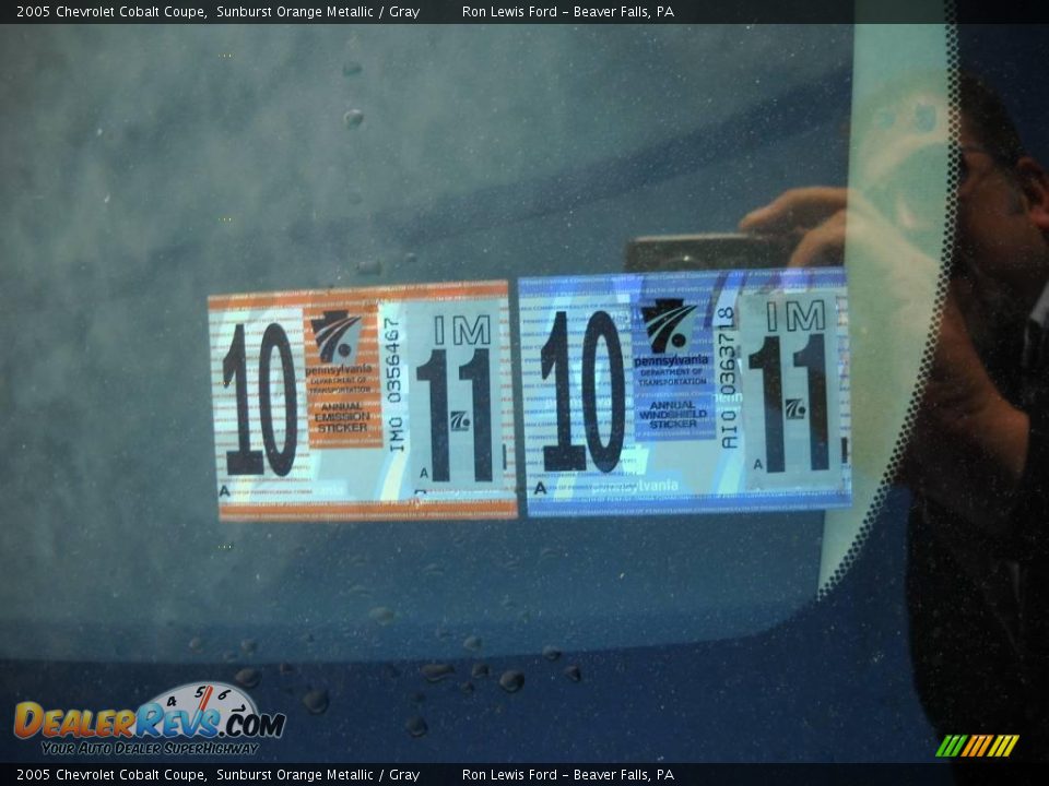 2005 Chevrolet Cobalt Coupe Sunburst Orange Metallic / Gray Photo #15