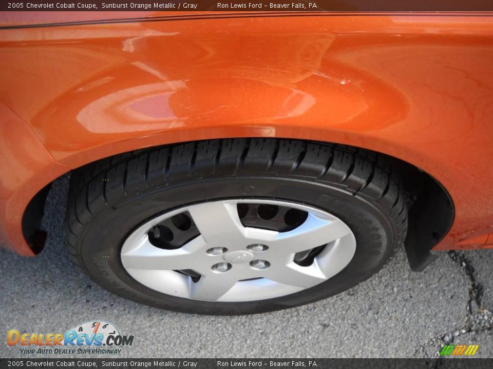 2005 Chevrolet Cobalt Coupe Sunburst Orange Metallic / Gray Photo #16