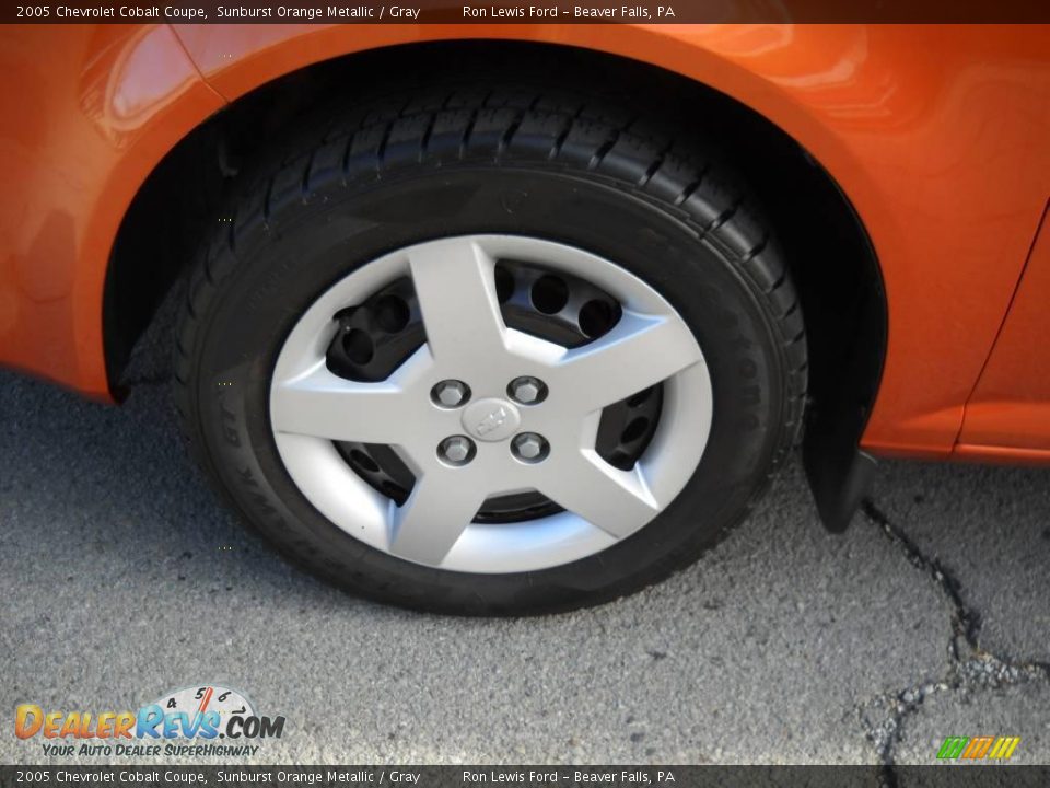 2005 Chevrolet Cobalt Coupe Sunburst Orange Metallic / Gray Photo #17