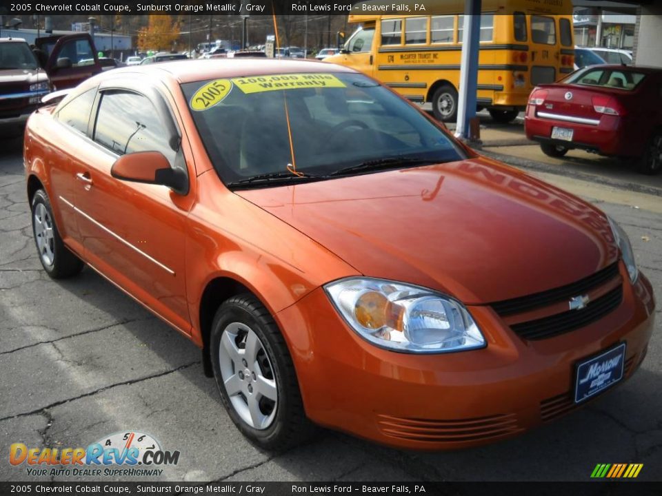 2005 Chevrolet Cobalt Coupe Sunburst Orange Metallic / Gray Photo #20