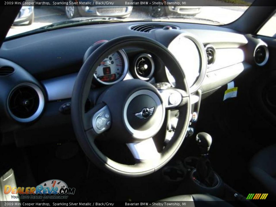 2009 Mini Cooper Hardtop Sparkling Silver Metallic / Black/Grey Photo #9