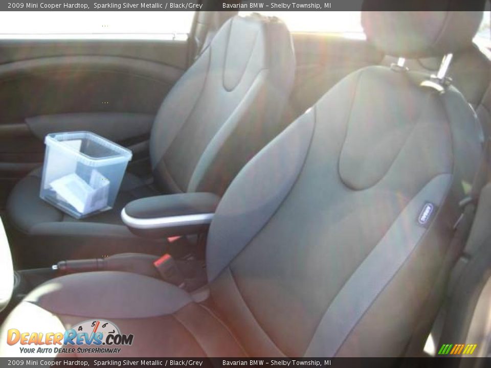 2009 Mini Cooper Hardtop Sparkling Silver Metallic / Black/Grey Photo #10