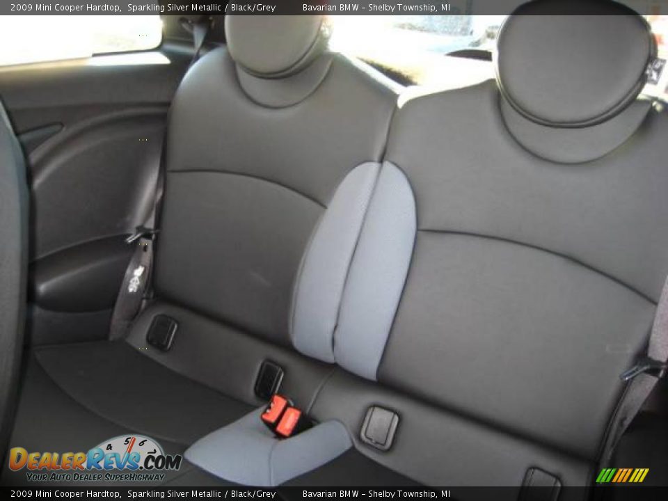 2009 Mini Cooper Hardtop Sparkling Silver Metallic / Black/Grey Photo #11
