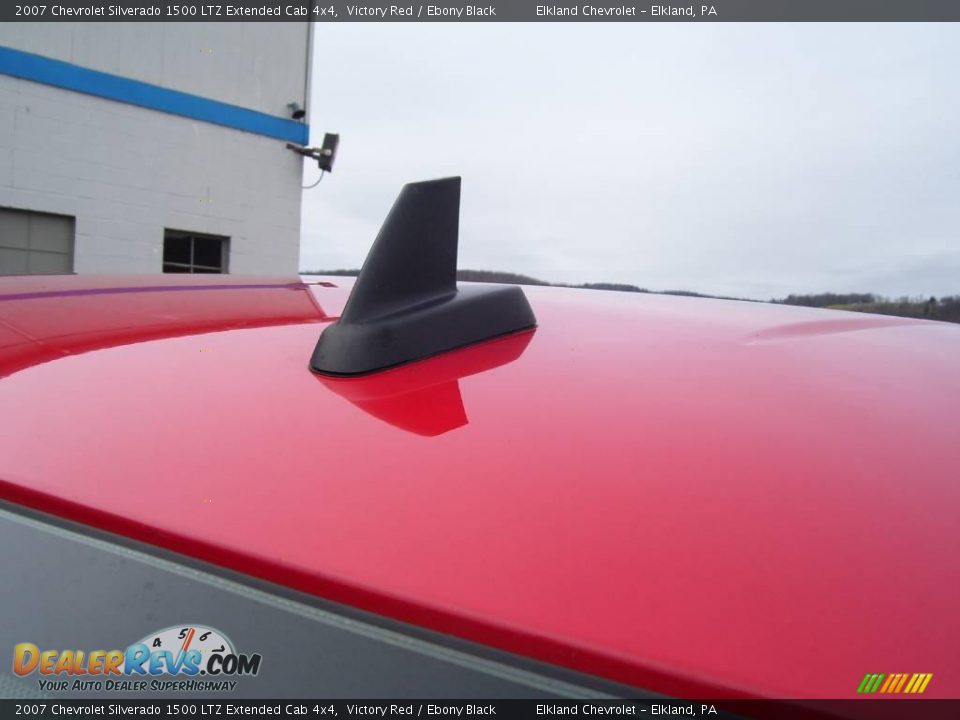 2007 Chevrolet Silverado 1500 LTZ Extended Cab 4x4 Victory Red / Ebony Black Photo #17