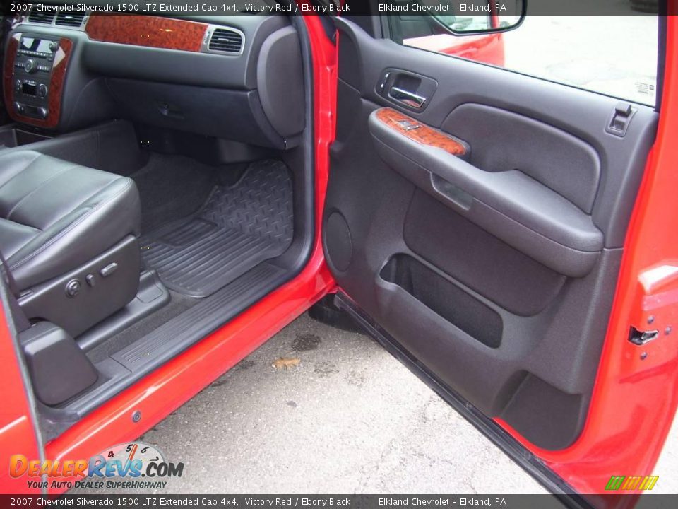 2007 Chevrolet Silverado 1500 LTZ Extended Cab 4x4 Victory Red / Ebony Black Photo #18