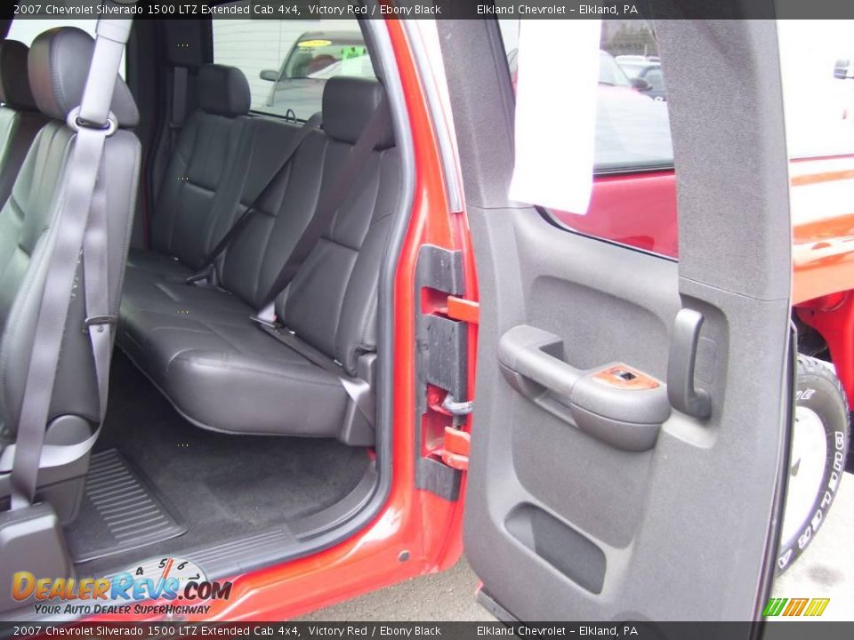 2007 Chevrolet Silverado 1500 LTZ Extended Cab 4x4 Victory Red / Ebony Black Photo #24