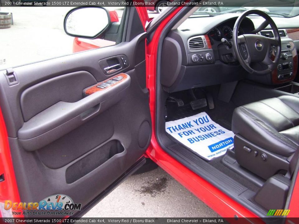 2007 Chevrolet Silverado 1500 LTZ Extended Cab 4x4 Victory Red / Ebony Black Photo #27