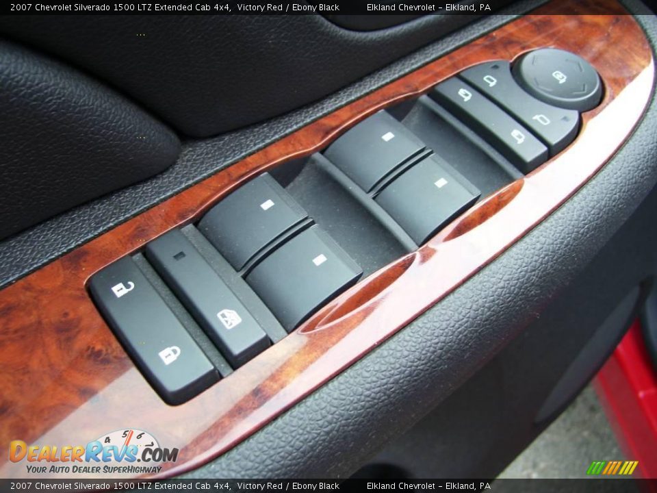 2007 Chevrolet Silverado 1500 LTZ Extended Cab 4x4 Victory Red / Ebony Black Photo #28