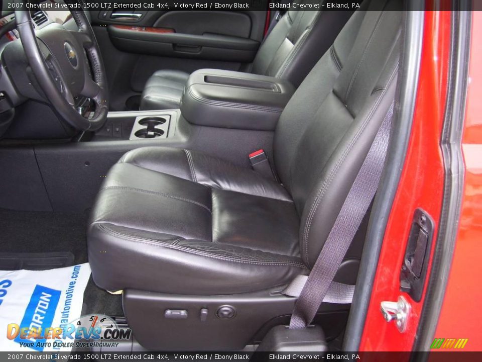 2007 Chevrolet Silverado 1500 LTZ Extended Cab 4x4 Victory Red / Ebony Black Photo #30