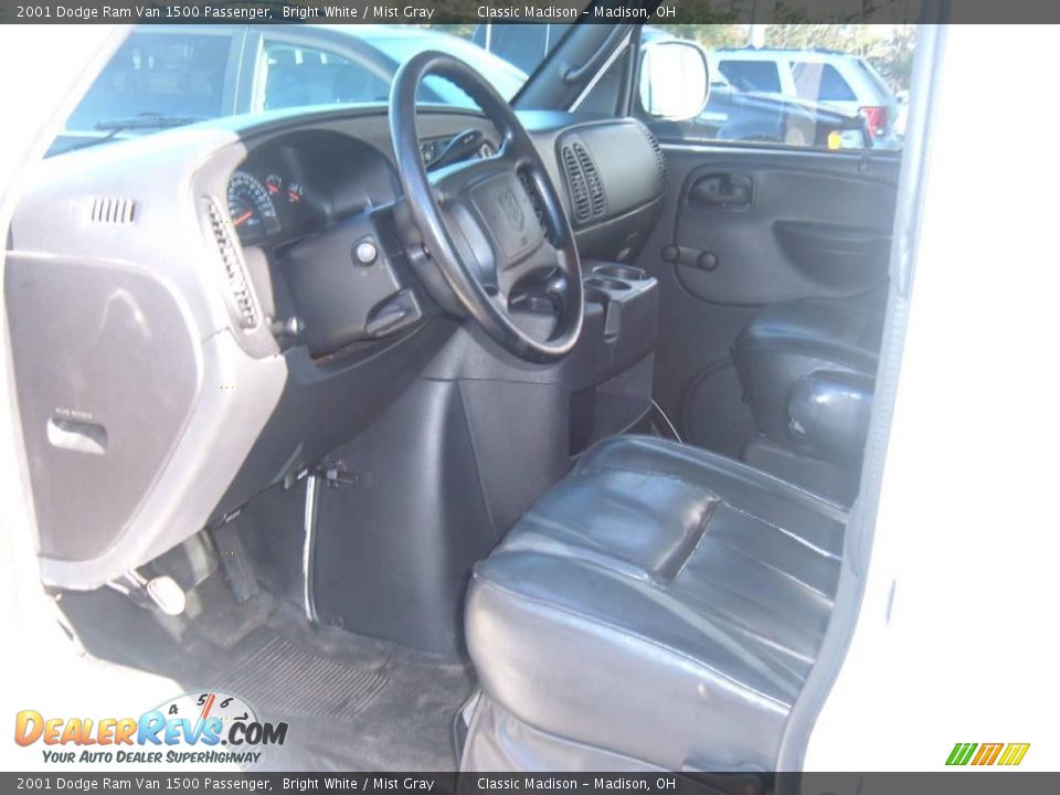 2001 Dodge Ram Van 1500 Passenger Bright White / Mist Gray Photo #3