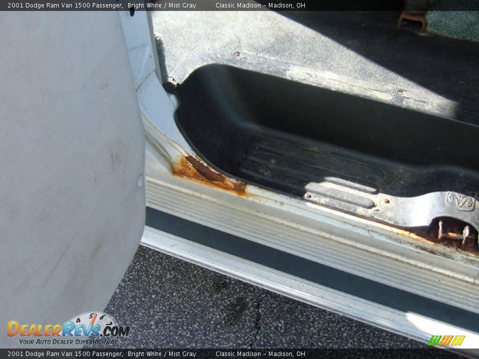 2001 Dodge Ram Van 1500 Passenger Bright White / Mist Gray Photo #7
