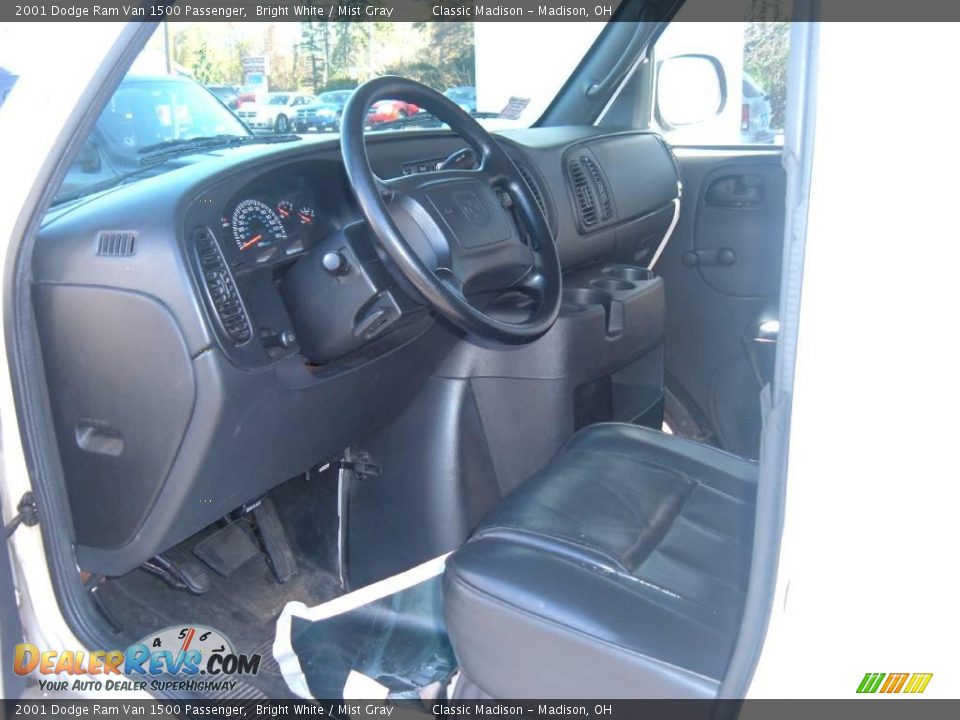 2001 Dodge Ram Van 1500 Passenger Bright White / Mist Gray Photo #4