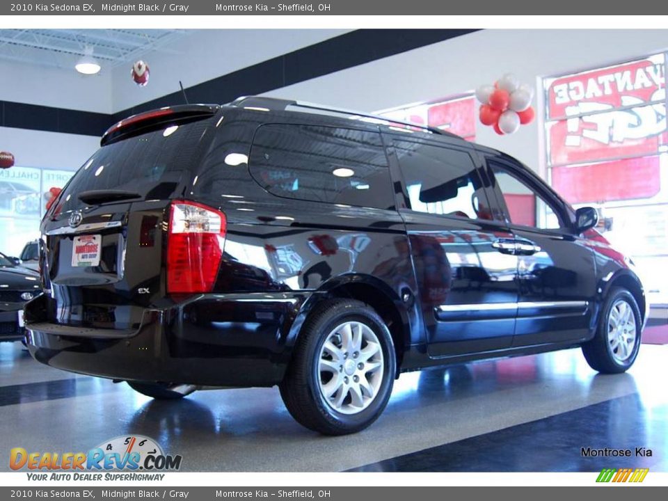 2010 Kia Sedona EX Midnight Black / Gray Photo #7