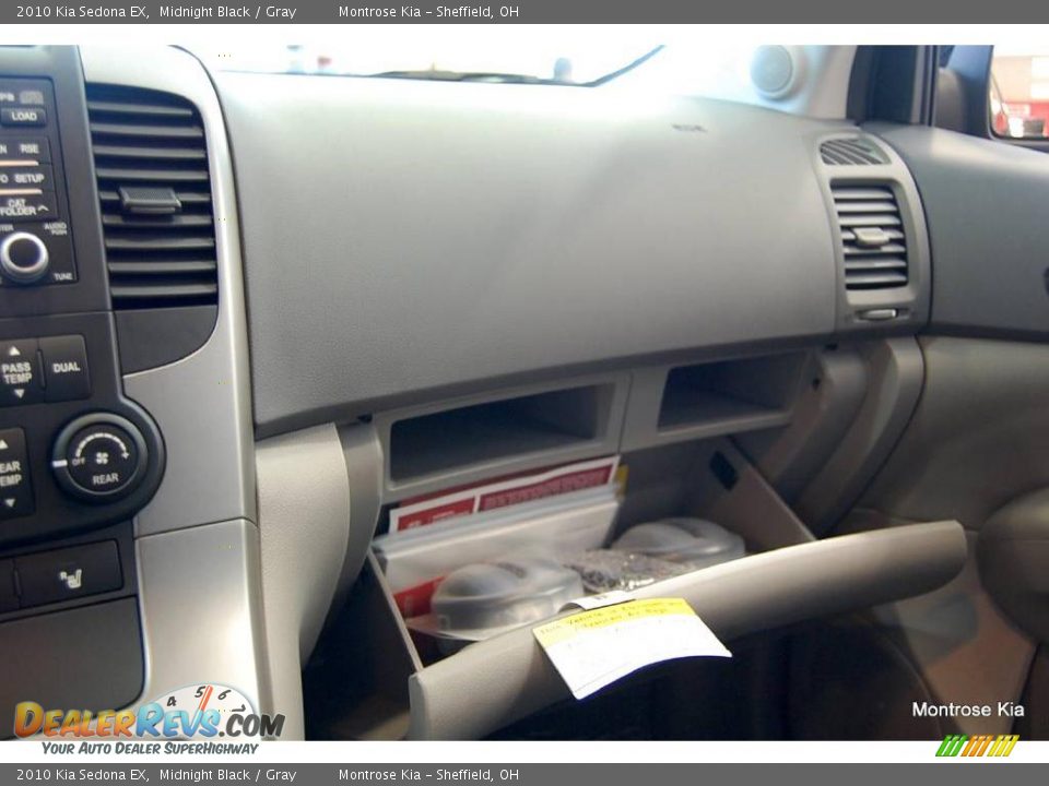 2010 Kia Sedona EX Midnight Black / Gray Photo #31