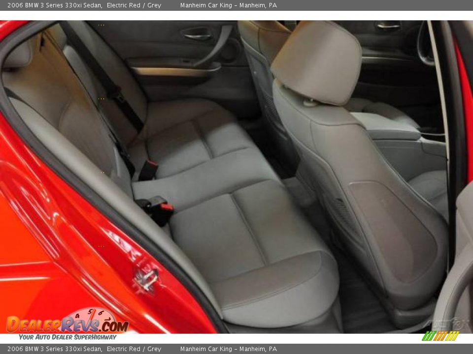 2006 BMW 3 Series 330xi Sedan Electric Red / Grey Photo #17